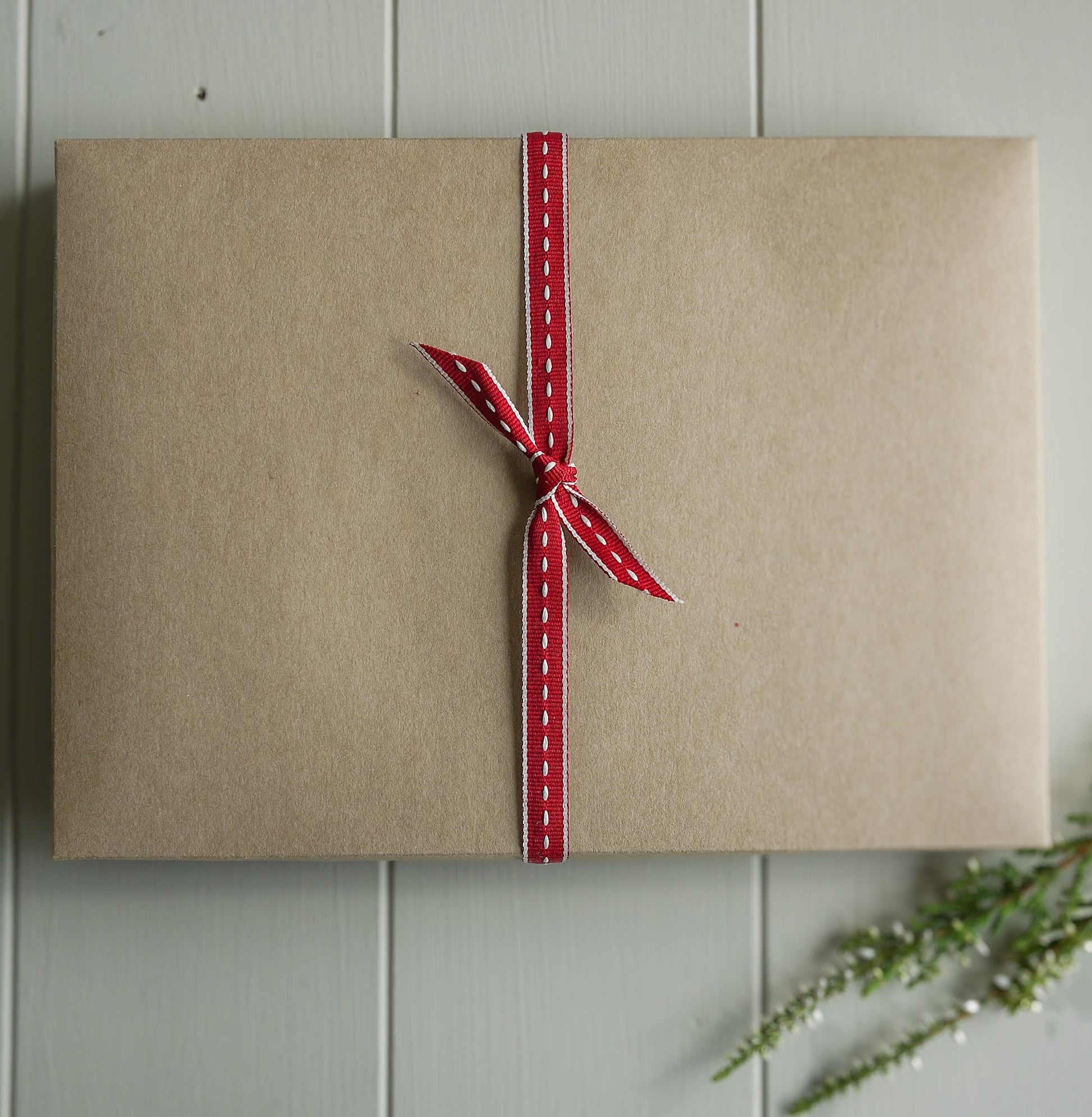 Personalised Mr and Mrs Xmas Decoration and Keepsake Gift Box- Embroidered Names Mistletoe and Ribbon