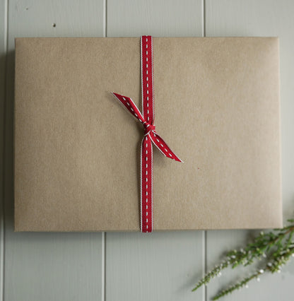 Personalised Mr and Mrs Xmas Decoration and Keepsake Gift Box- Embroidered Names Mistletoe and Ribbon